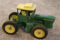 Ertl 1:16; John Deere 4WD Tractor