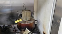 Cooking Pot wit Fryer Handles