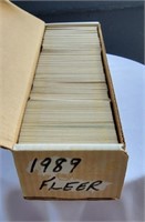 Box of 1989 fleer baseball cards