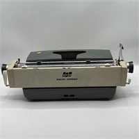 VTG Smith-Corona SCM Classic 12 typewriter & Case