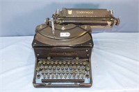 Vintage Underwood Noiseless Typewriter