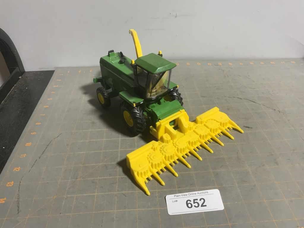 John Deere 6950 self-propelled forage harvester