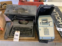 Very Old Underwood Typewriter in Case