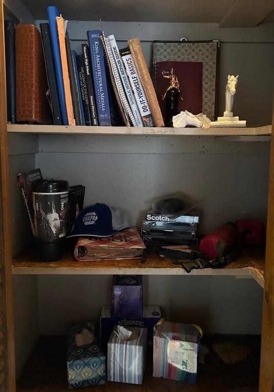 Q - LOT OF BOOKS, TISSUE BOXES, & MORE (LM6)