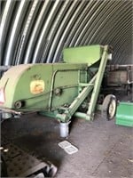 John Deere 42 pull type combine