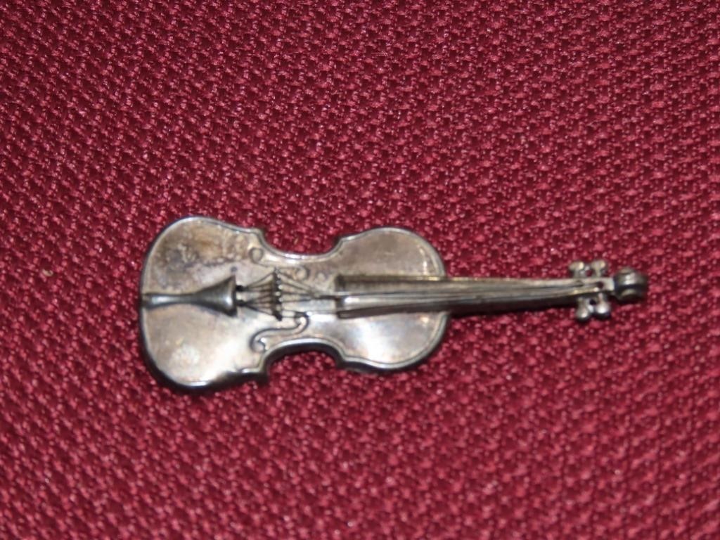 Sterling silver "Lang" marked Violin pin.