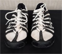 Pair of Men's Nike Shoe BRS 1000 Size 8 1/2