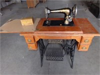 Old trenail sewing machine and acc,
