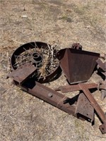 Group: (2) Steel Wheels & Axle Pieces for Wagon