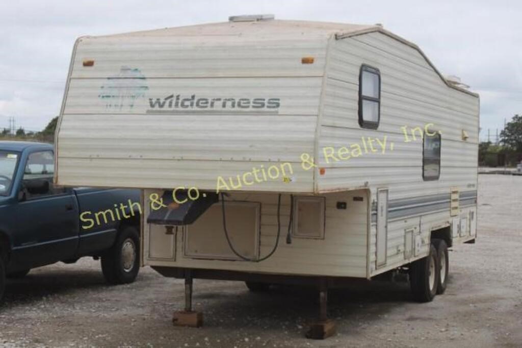 1994 WILDERNESS 5TH WHEEL CAMPER