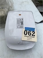 Lean grilling  machine with fork