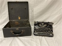 Underwood Portable Typewriter with case