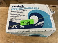 Boardwalk medium duty scouring pads