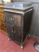EMPTY WOODEN VICTROLA CABINET (21" X 23" X 48")