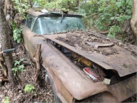 1960'S FORD THUNDERBIRD (FOR PARTS)**