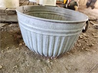 Tin bucket