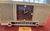 L - GENERAL ELECTRIC CLOCK RADIO (B67)
