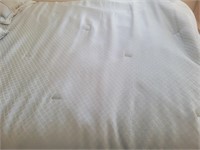 K - LOT OF BED LINENS & PILLOWS (N13)