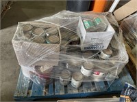 Pallet of paints, stains and caulking (NL)