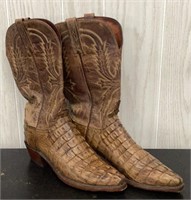Pair of lucchese 8.5 Cowboy Boots
