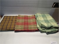 LOT OF 3 TABLE CLOTH
