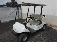 Yamaha elec. golf cart, white, needs batteries,
