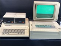1983 Apple IIe Comptuter Monitor 2 Disc Drives &