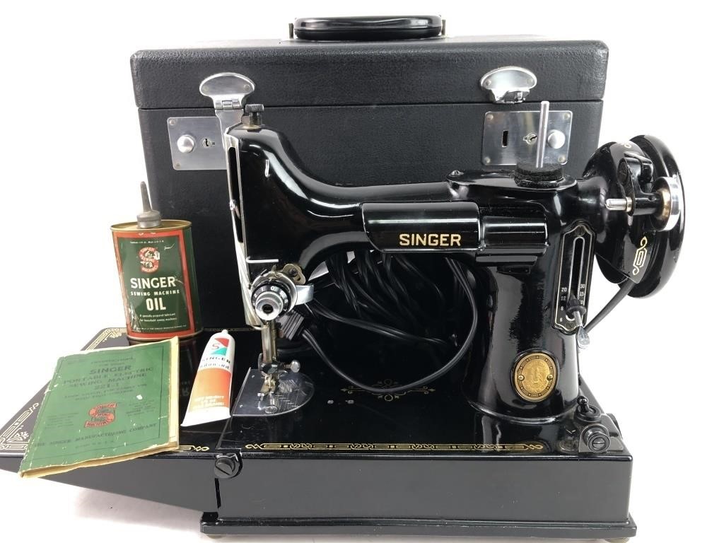 Singer Featherweight Portable Sewing Machine 221-1