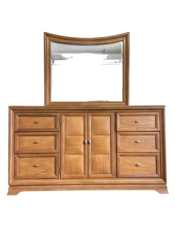 Thomasville Dresser W/ Mirror