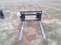 New unused pallet forks, skid loader Mnt.