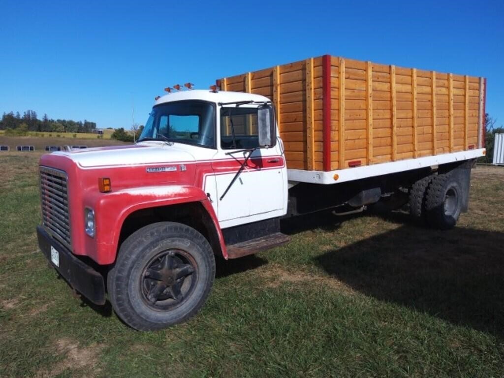 1976 Int Loadstar 1700 single axle truck, 15 Ft