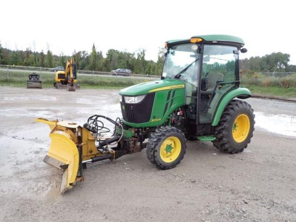 2015 John Deere 3033R 4x4 Utility Tractor 1LV3033R