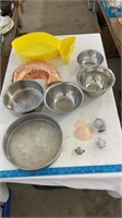 Various stainless steel mixing bowls, various