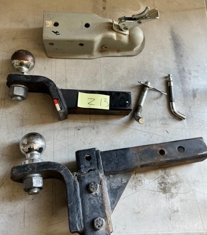 Q - LOT OF TRAILER HITCHES (Z13)
