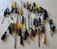 Q - LOT OF SMALL HAND TOOLS (T6)