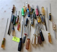 Q - LOT OF SMALL HAND TOOLS (T7)