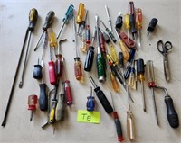 Q - LOT OF SMALL HAND TOOLS (T8)