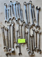 Q - LOT OF WRENCHES (T16)