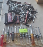Q - LOT OF SMALL HAND TOOLS (T25)