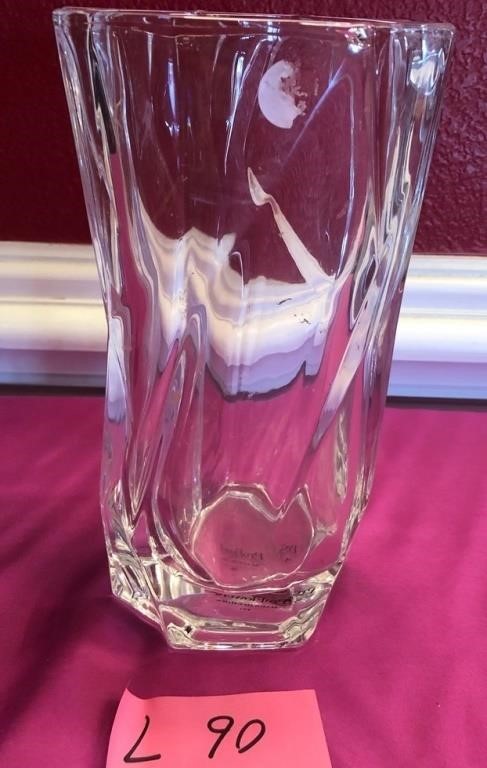 Q - VINTAGE VASE 9"T (L90)