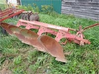 International 3 Pt Hitch 4 Furrow Plow