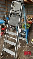 OFFSITE 2 6' Step Ladders/1 Aluminum, 1 Fiberglass