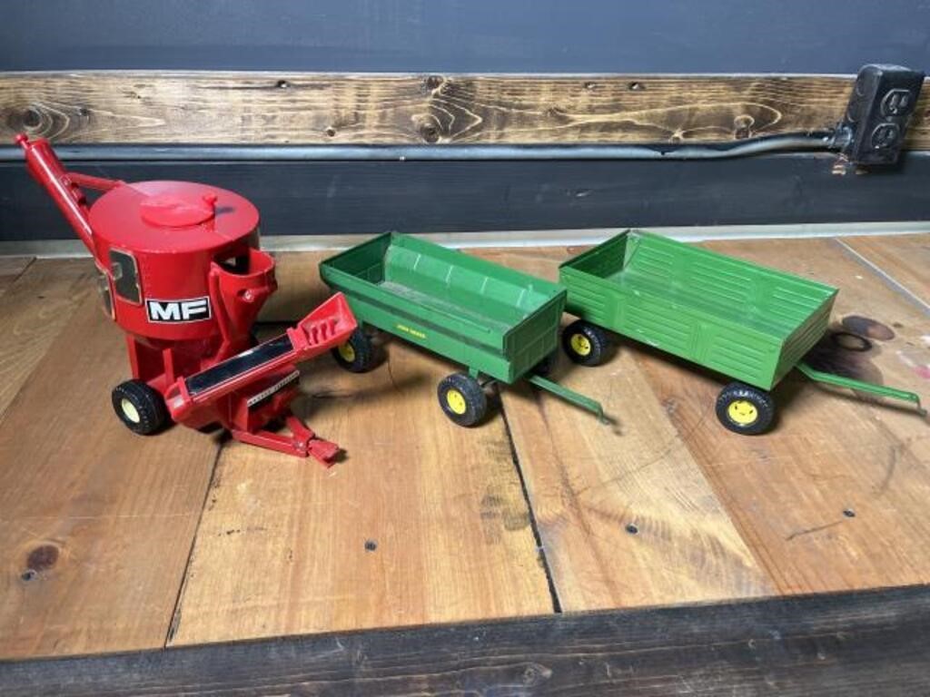 MF Feed Processor and 2 wagons