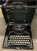 Vintage Corona Typewriter, Case.