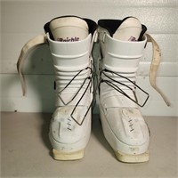 Raichle Ski Boots; Womens Size 8