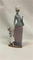 LLADRO 1353 " LADY WITH GIRL " MOTHER HOLDING