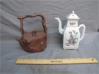 Pair Of Vintage Japanese Tea Pots