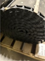 Conveyor belt with chain drive