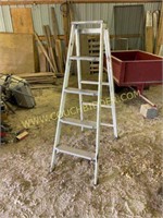 48 inch wood step ladder decoration only