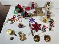 LARGE LOT CHRISTMAS ORNAMENTS ASSORTED